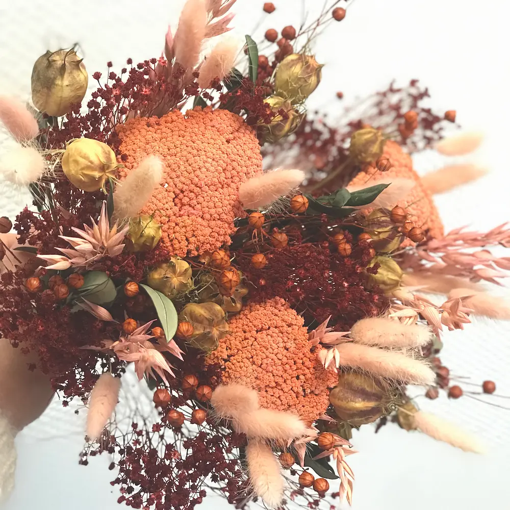 bouquet fleurs séchées stabilisées bouquet de fleurs séchées coloris bordeaux et corail