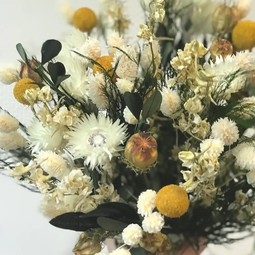 bouquet fleurs sechees champêtre bouquet champêtrede fleurs séchées jaune et blanc